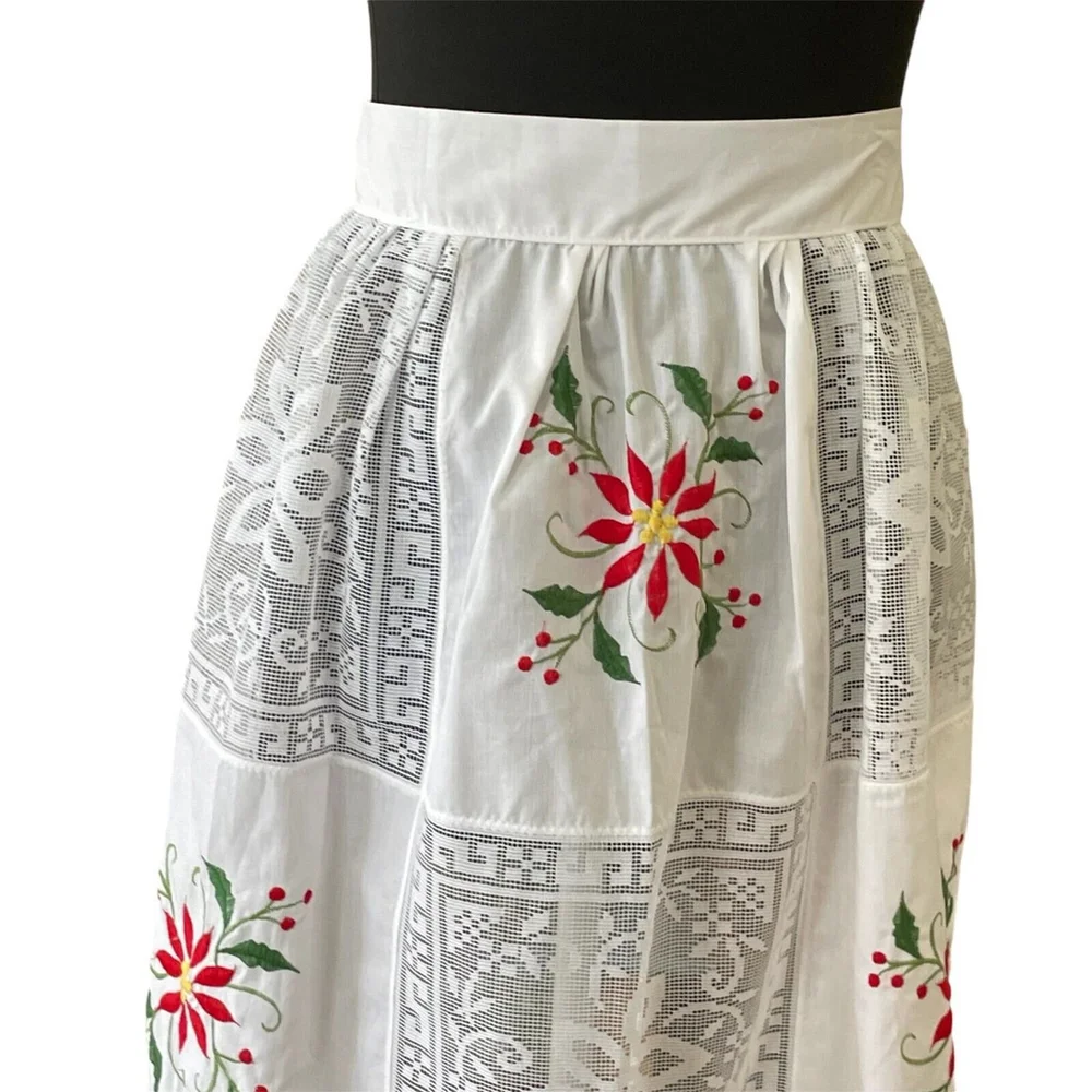 Vintage White Lace Poinsettia Embroidered Apron
